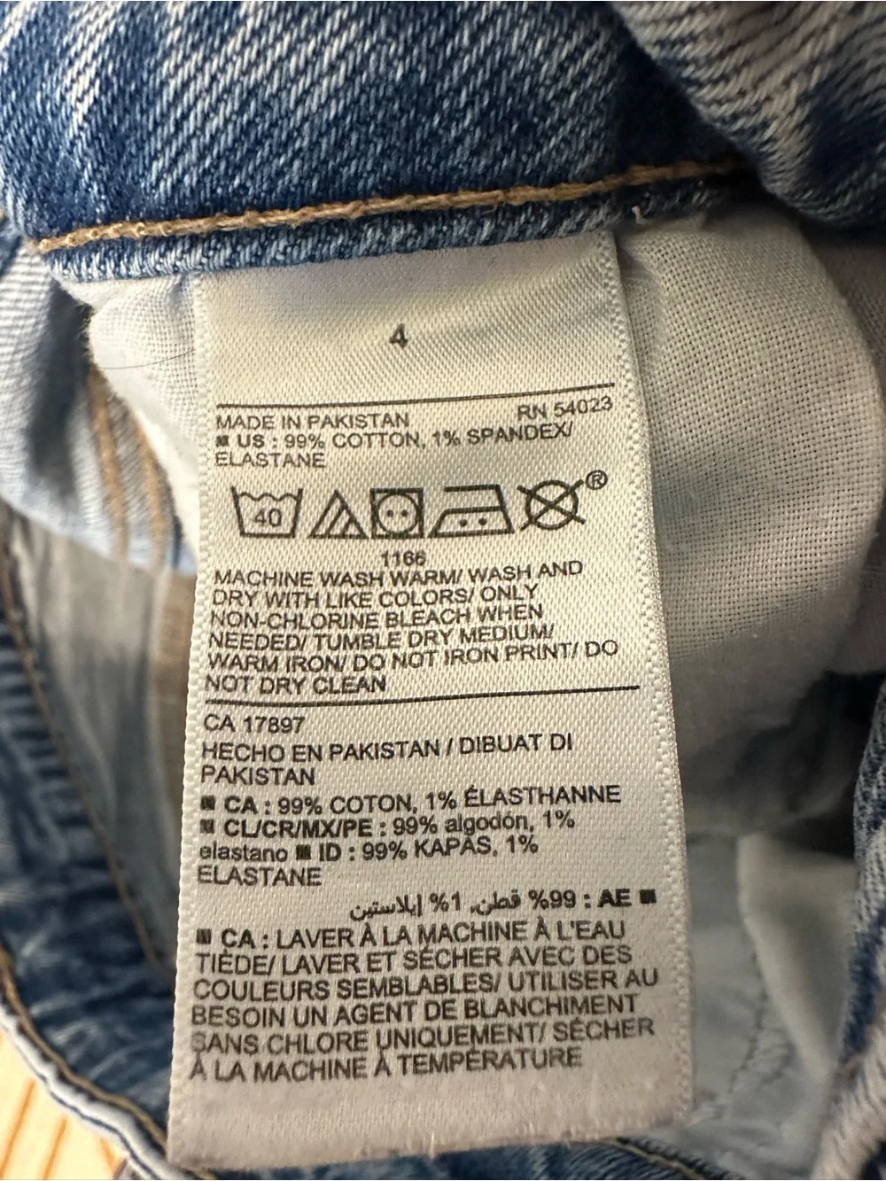 Old Navy High Rise Cuffed Denim Shorts Size 4 Light Wash Jean